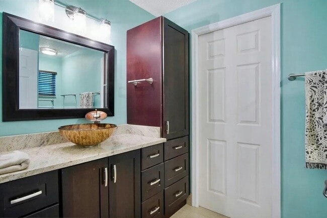 Building Photo - 12207 77th Pl N