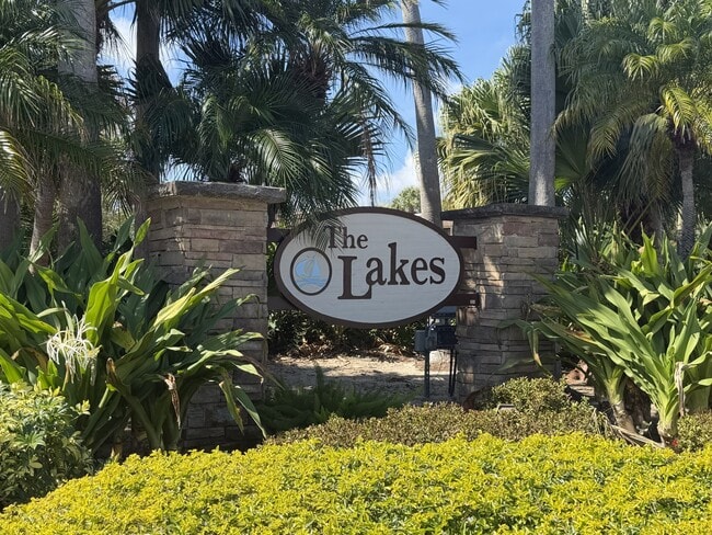 Building Photo - 1403 14th Ct