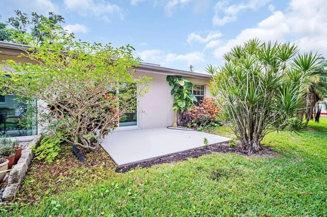 Building Photo - MUST BE 55+ TO RENT THIS CONDO