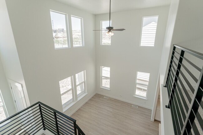 Building Photo - Townhouse in Saratoga Springs