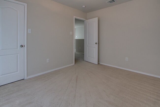 Building Photo - 552 Crystal Springs Dr