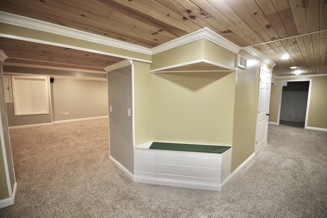 Building Photo - 4400 Greensbury Dr