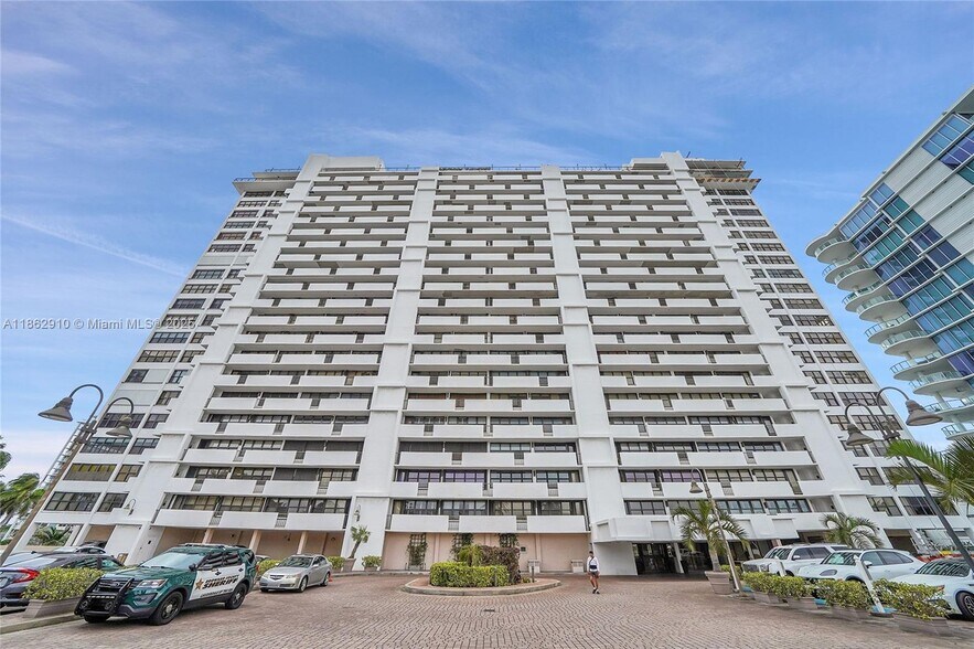 Building Photo - 936 Intracoastal Dr
