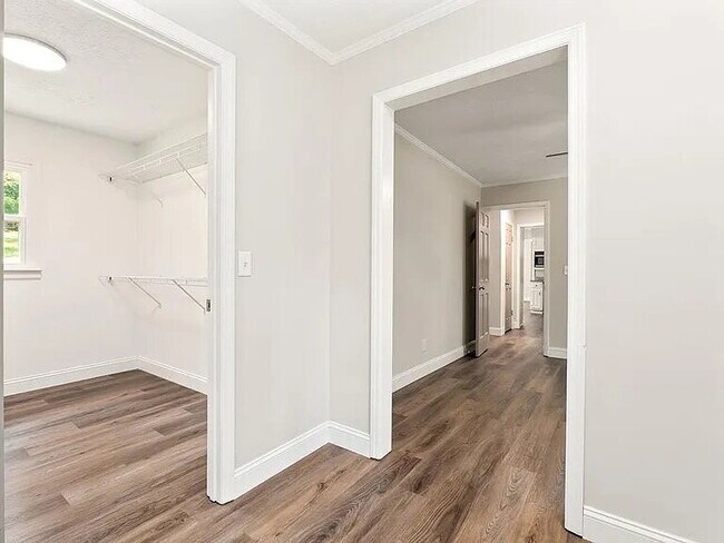 Building Photo - 1409 Robert Ln