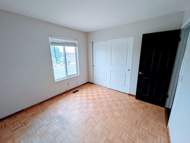 Building Photo - 11843 S Cedar Ridge Rd