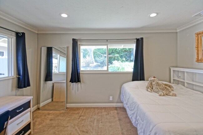 Building Photo - FULLY FURNISHED, CHARMING & AIRY, 4BR2BA MONTEMALAGA HILLTOP HOME W/ “QUEENS NECKLACE” VIEWS, 2-C...