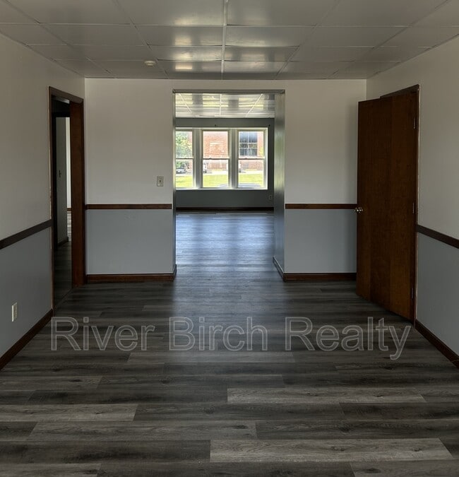 Building Photo - 525 E Pine St