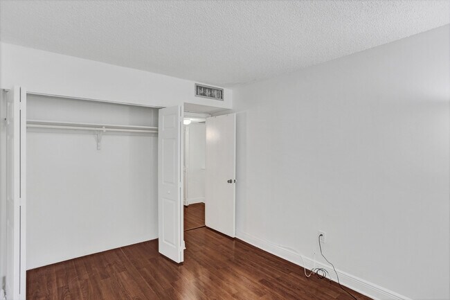 Building Photo - 20291 NE 30th Ave