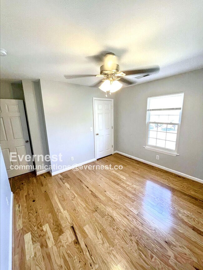Building Photo - 4021 Creekside Dr