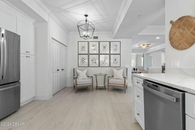 Building Photo - 102 Yacht Harbor Dr