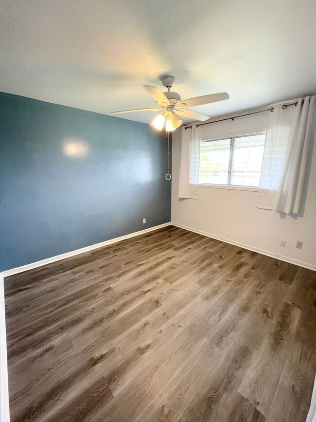 Building Photo - 3 bed, 2 bath w/ 2 parking stalls at Aikahi Gardens!
