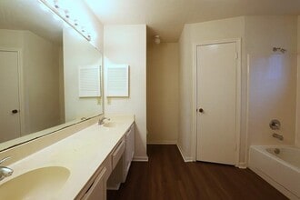 Building Photo - 1210 Strawberry Park Ln