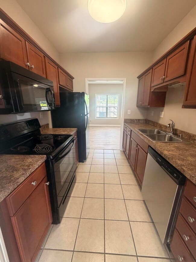 Building Photo - 3855 Lochdale Terrace