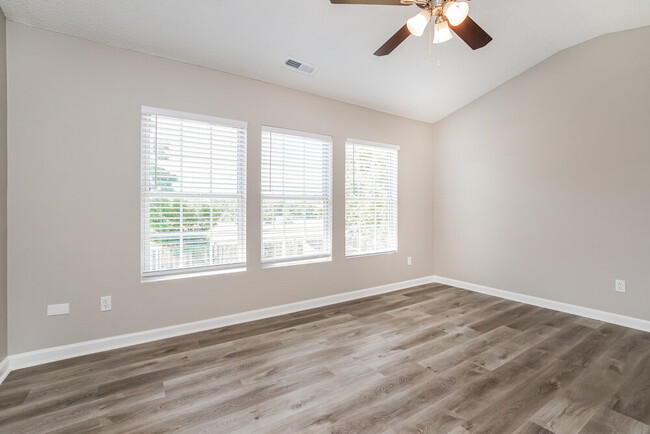 Building Photo - 108 N Honey Springs Ave