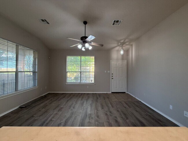 Building Photo - Great 2 Bed 2 Bath Condo!