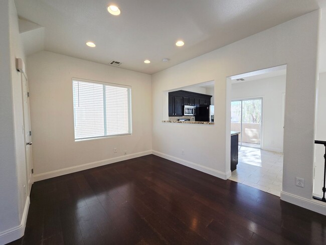 Building Photo - GORGEOUS 4BD/3BA IN SILVERADO RANCH