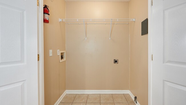 Building Photo - Now Showing: 2BR, 1 1/2BA condo