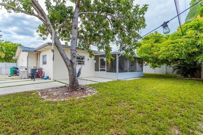 Building Photo - 4930 NW 17th St