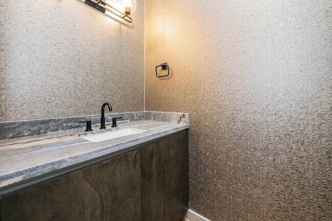 Building Photo - 8120 Stillmeadow Ct