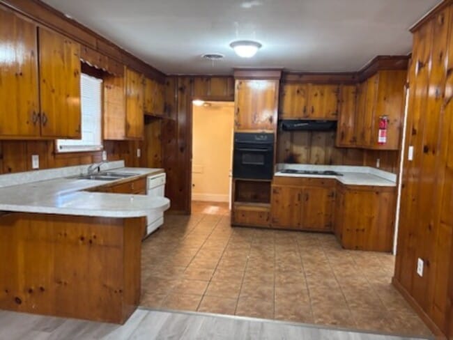 Building Photo - 5650 Brentwood Dr