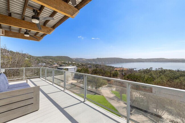 Building Photo - 14020 Lakeview Dr