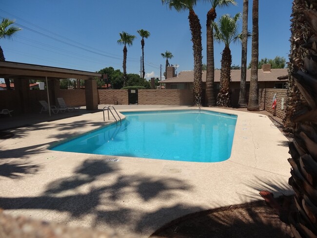 Building Photo - STUNNING 2 BEDROOM REMODELED TEMPE TOWNHOM...