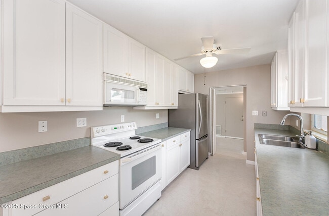 Building Photo - 758 Banyan Dr