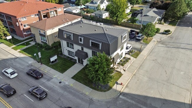 Building Photo - 6837 W 95th St
