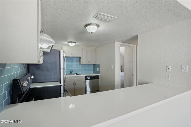 Building Photo - 6528 N 17th Ave