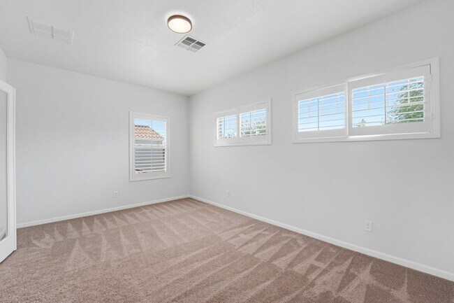 Building Photo - 16054 W Shangri La Rd