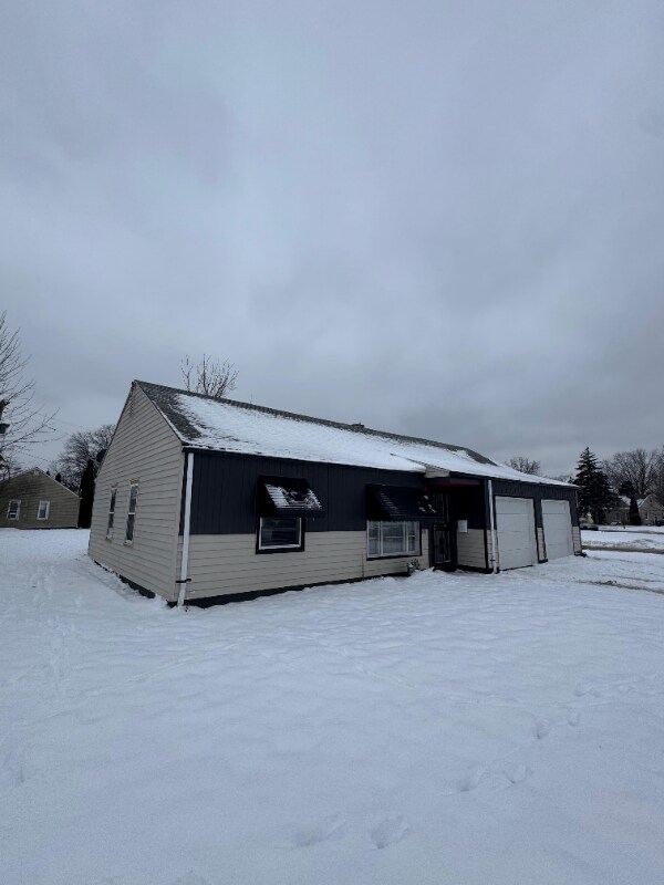 Building Photo - 3830 E 189th St