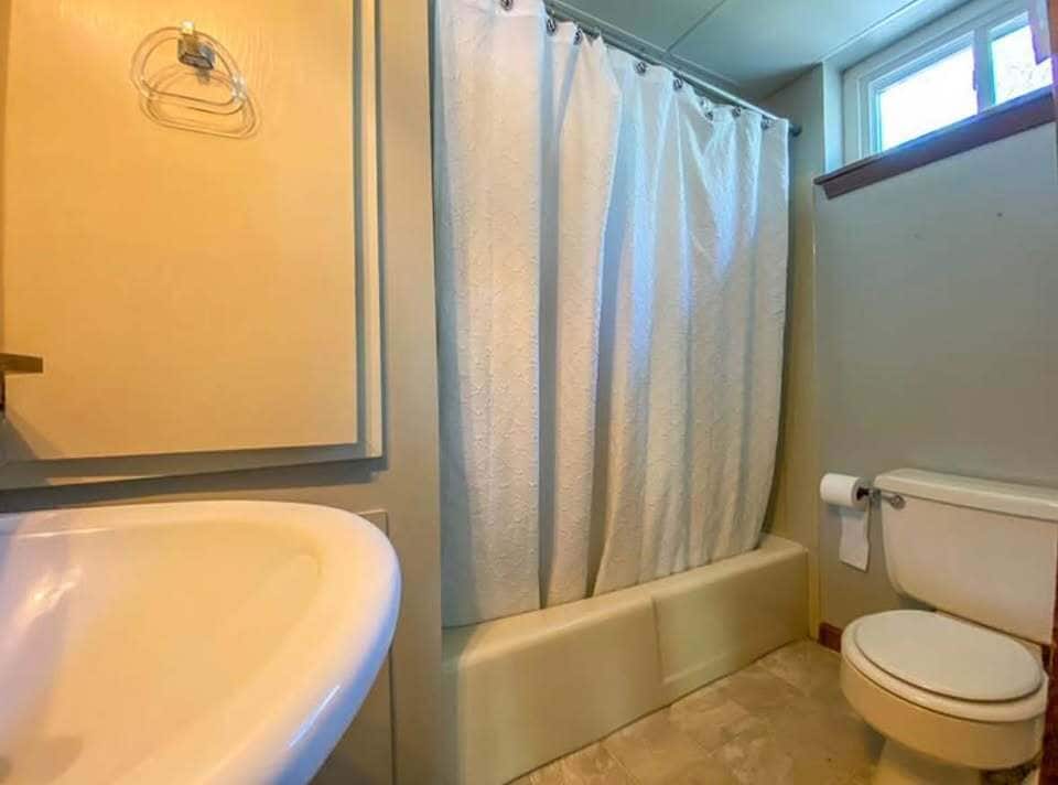 Building Photo - 136 Mt Hunger Shore Rd