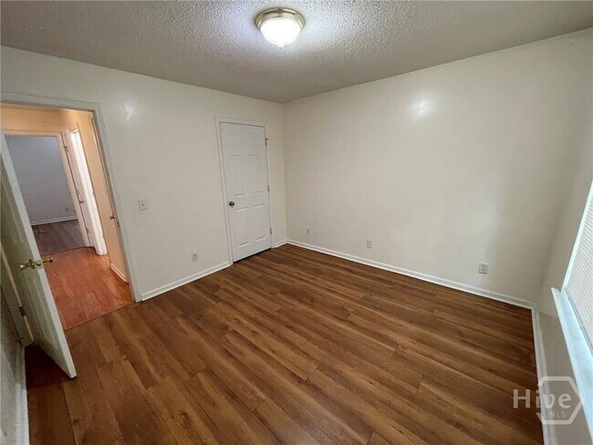 Building Photo - 102 Cormorant Way