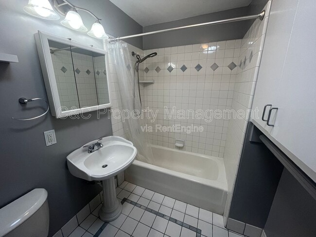 Building Photo - 1680 Vallejo St