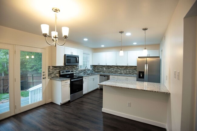 Primary Photo - 2109 Lauderdale Dr