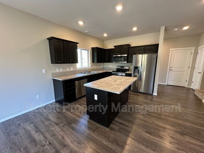 Building Photo - 6461 Hornet Cir NE