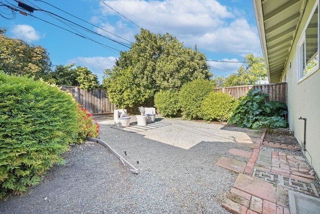 Building Photo - 3967 Bismarck Dr