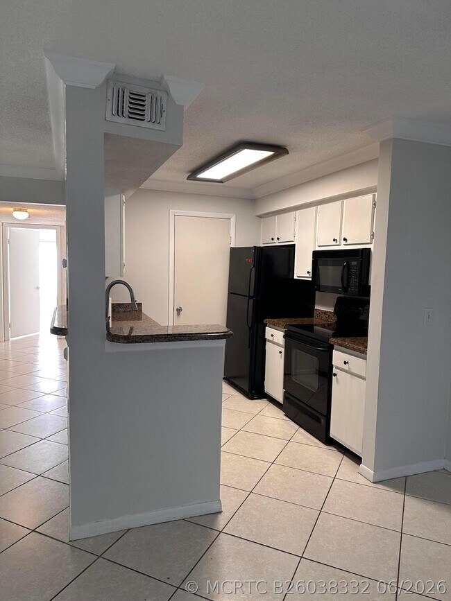 Building Photo - 815 Boynton Beach Blvd