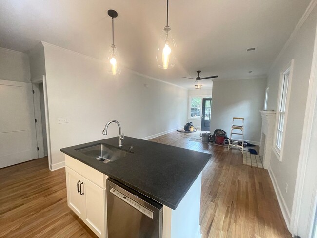 Building Photo - 2 bedroom 2 bath Renovated in Heathwood