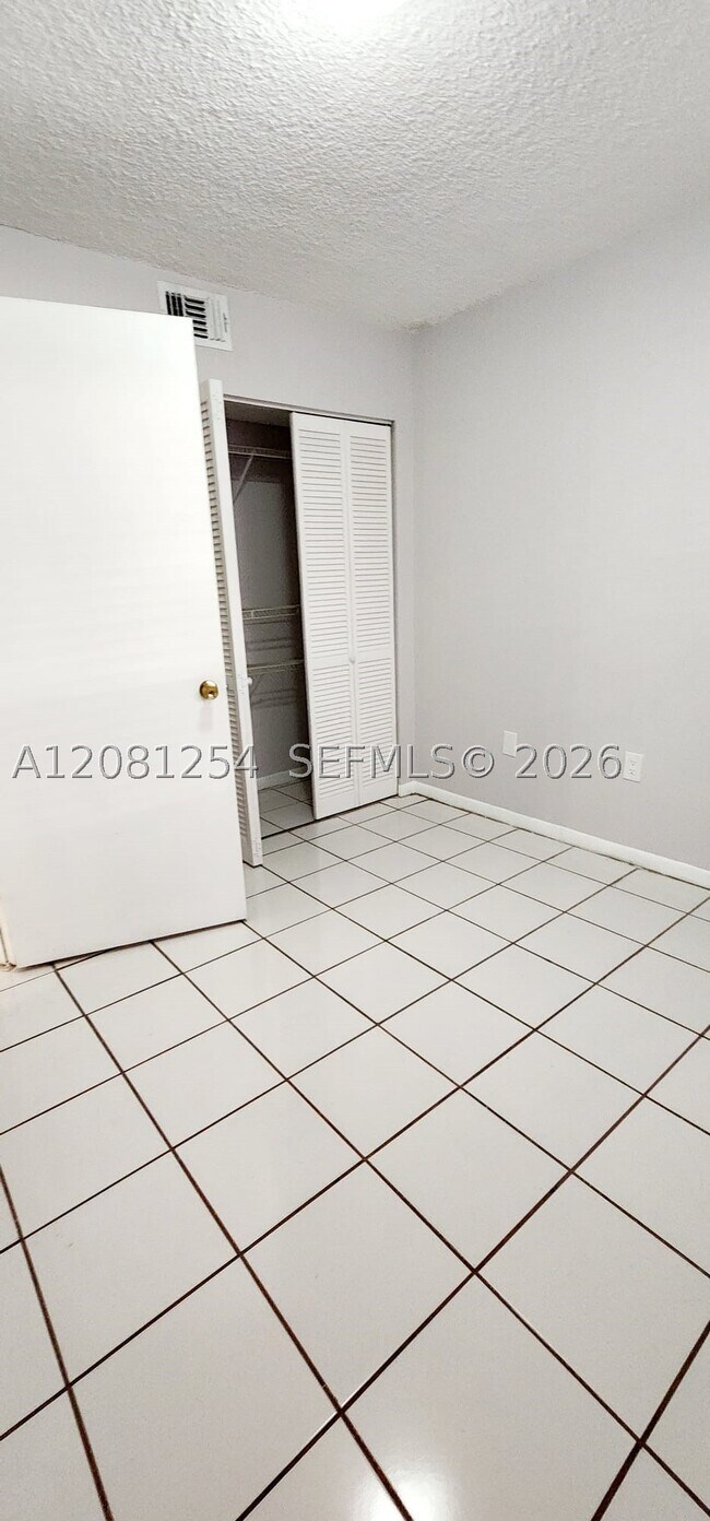 Building Photo - 5500 W 21st Ct