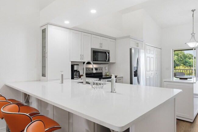 Building Photo - 4945 Cougar Ct S