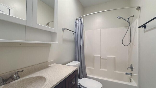 Building Photo - 28 Weyman Ave SW