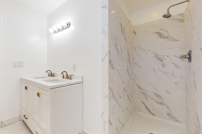 Building Photo - 604 4th St