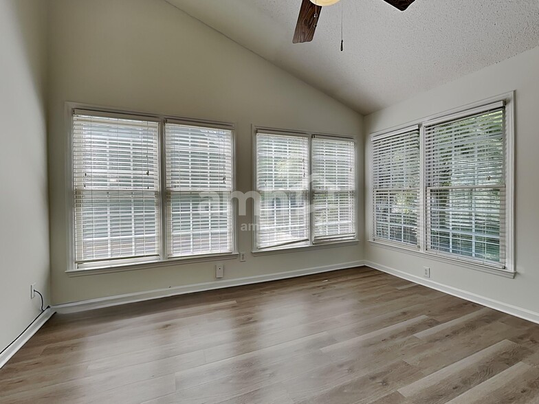 Building Photo - 2328 Water Lilly Way