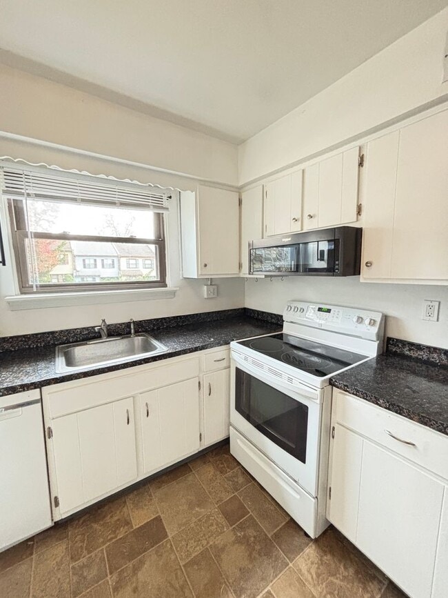 Building Photo - 3 bedroom Home for rent - Allentown