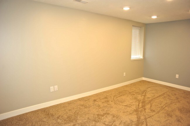 Building Photo - 1213 Lake Michigan Dr NW