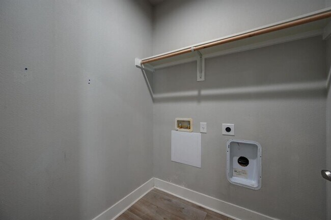 Building Photo - 340 Shady Bluff Dr