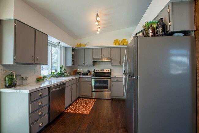 Building Photo - Charming 3-Bedroom Home on a Spacious Corn...