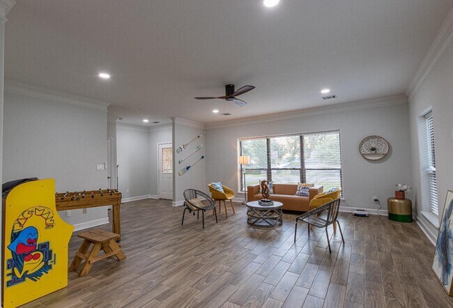 Building Photo - 13321 Lake Breeze Ln