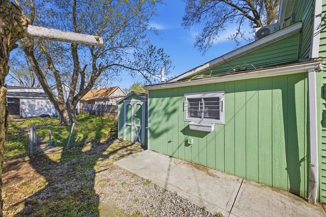 Building Photo - Cozy & Modern 1-Bed, 2-Bath Tiny Home – Renovated in Columbus!